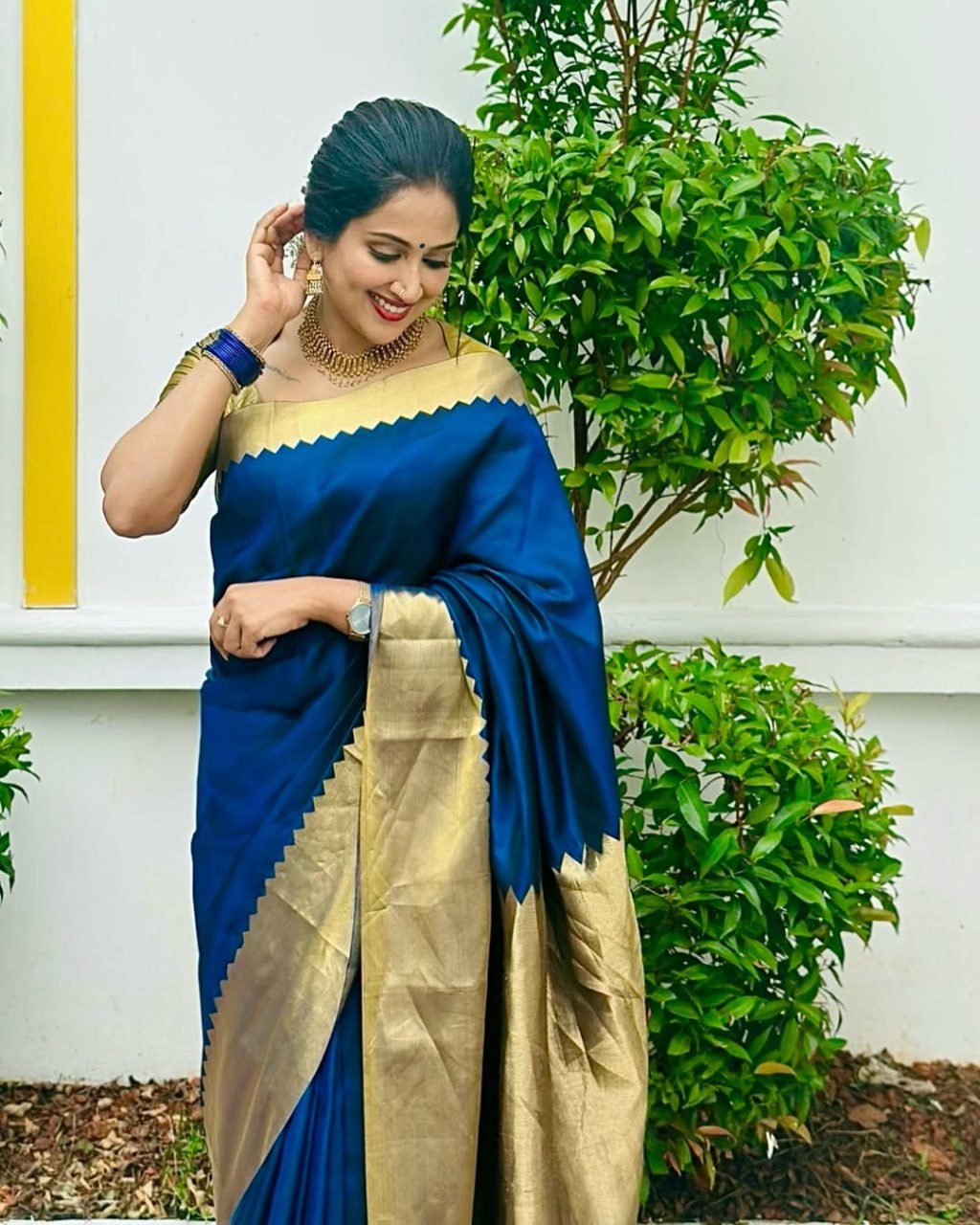 Banarasi Silk Saree With Zari Weaving Work