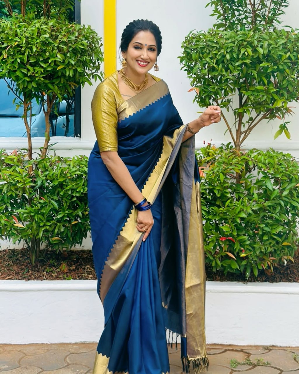 Banarasi Silk Saree With Zari Weaving Work