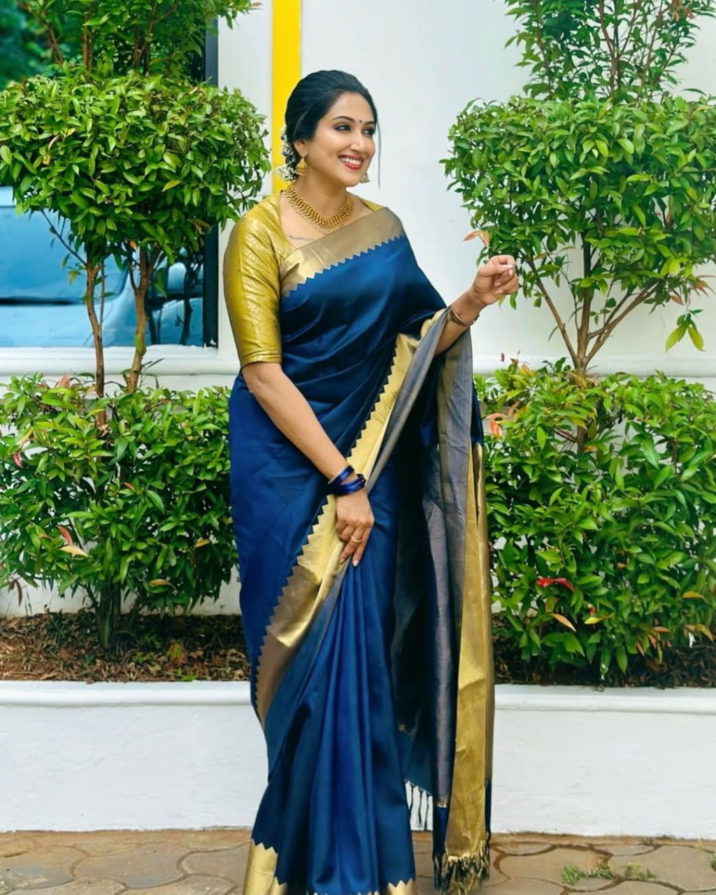 Banarasi Silk Saree With Zari Weaving Work