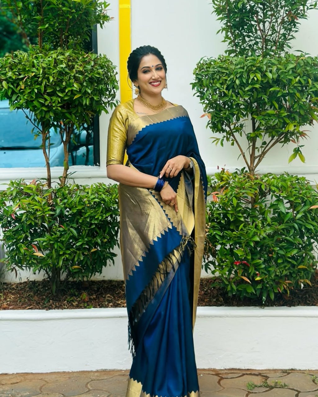 Banarasi Silk Saree With Zari Weaving Work