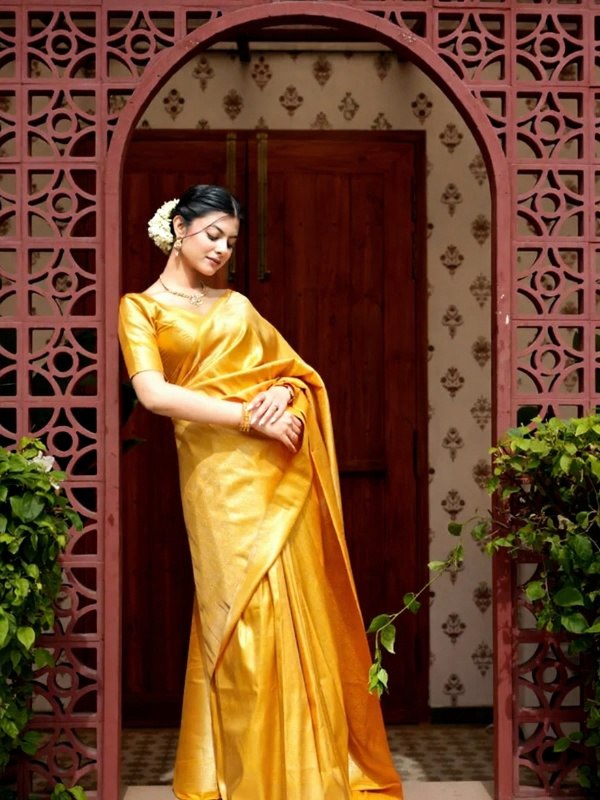 Banarasi Silk Saree With Zari Weaving Work