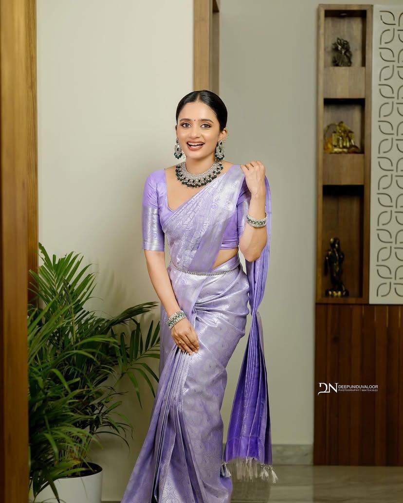 Banarasi Silk Saree With Zari Weaving Work