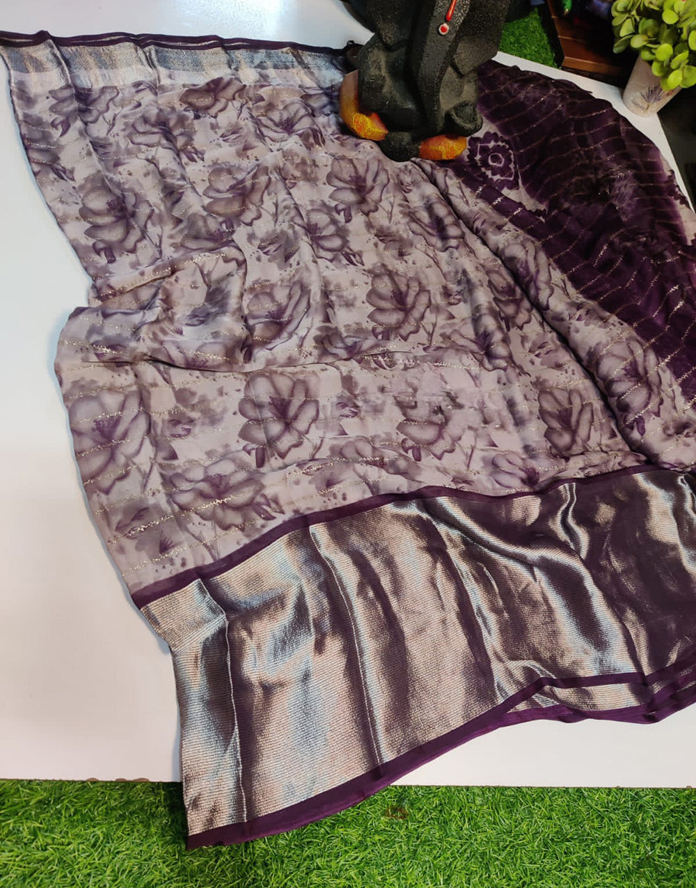 Light Magenta Chiffon Saree With Zari Weaving & Printed Work