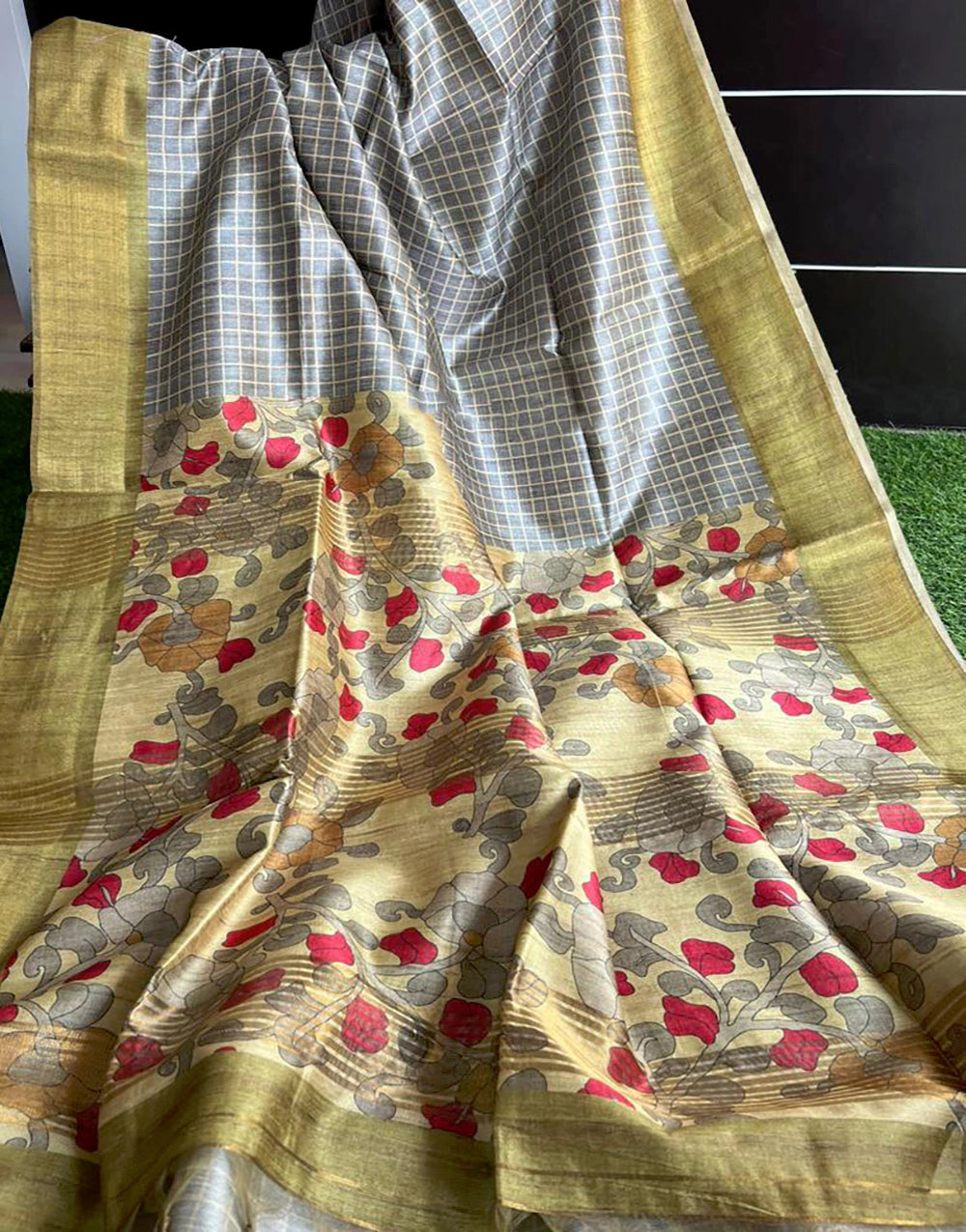 Gray Colour  Tussar Print Soft Saree with all Over Beautiful Print