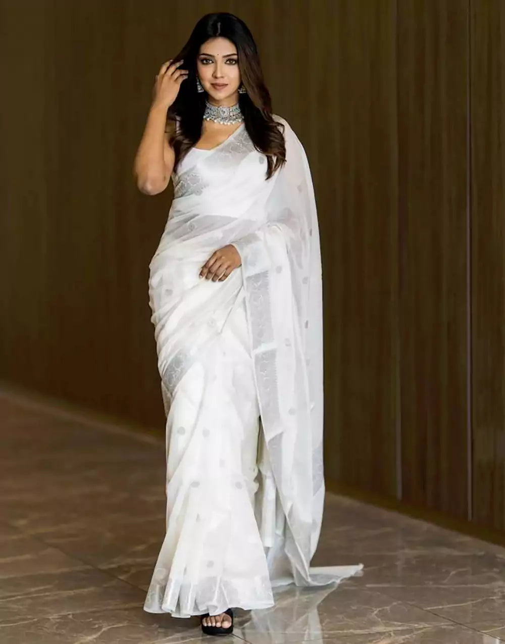 White Colour Soft Lichi Silk Saree With Rich Pallu