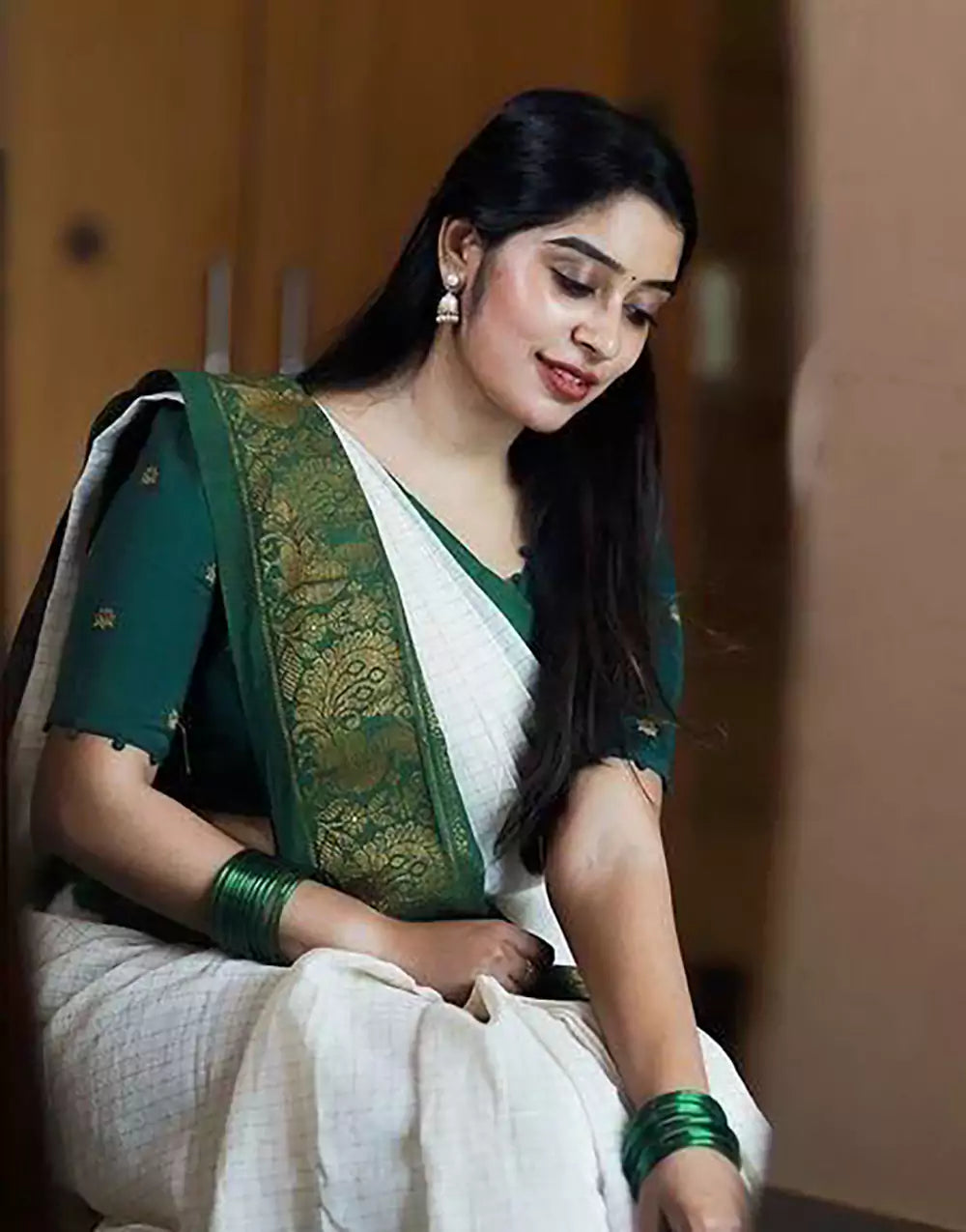 Green And White Colour Soft Lichi Silk Saree With Blouse