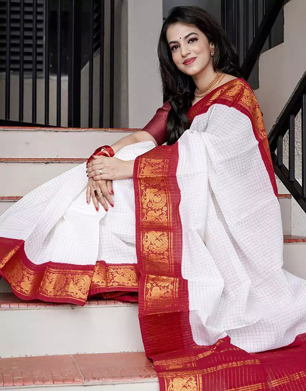 White And Hot Red Colour Soft Lichi Silk Saree With Blouse