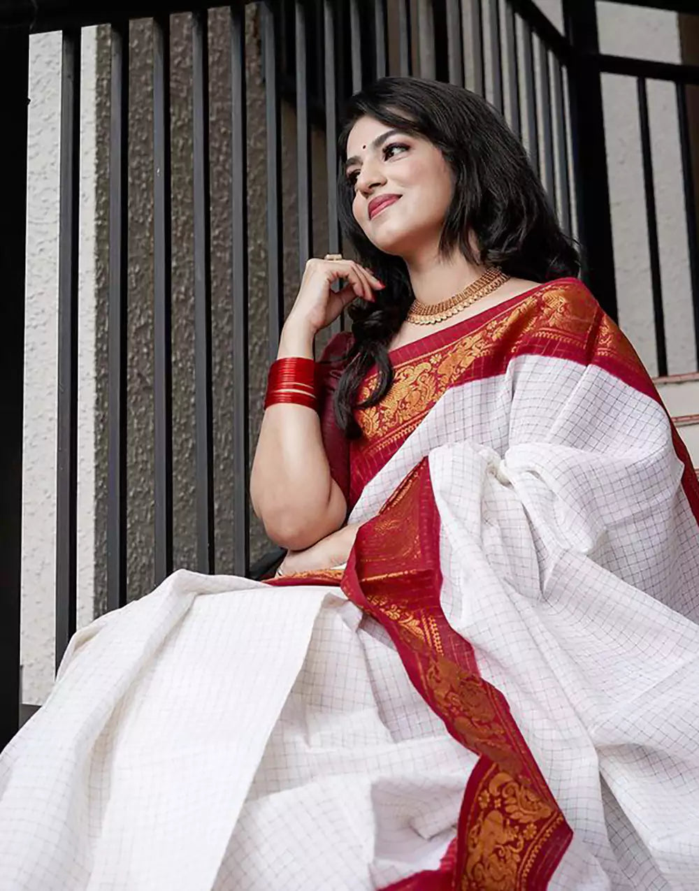 White And Hot Red Colour Soft Lichi Silk Saree With Blouse