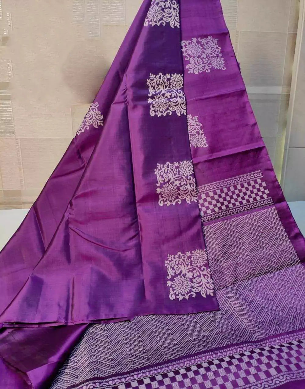 Hot Violet Colour Soft Lichi Silk Saree With Rich Pallu