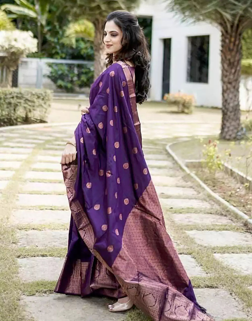 Fancy Violet Colour Soft Lichi Silk Saree With Rich Pallu