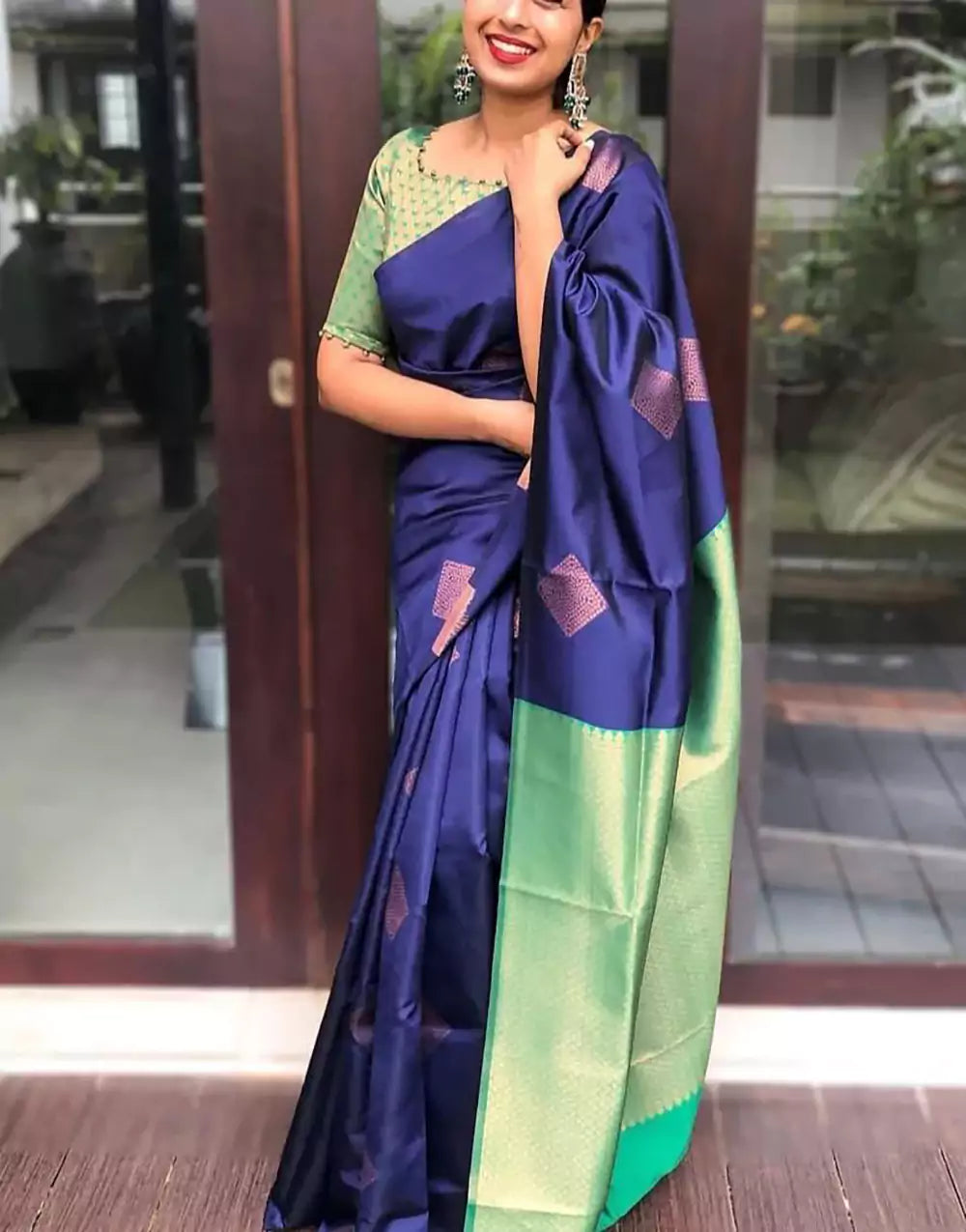 Navy Blue Soft Lichi Silk Saree With Beautiful Pallu