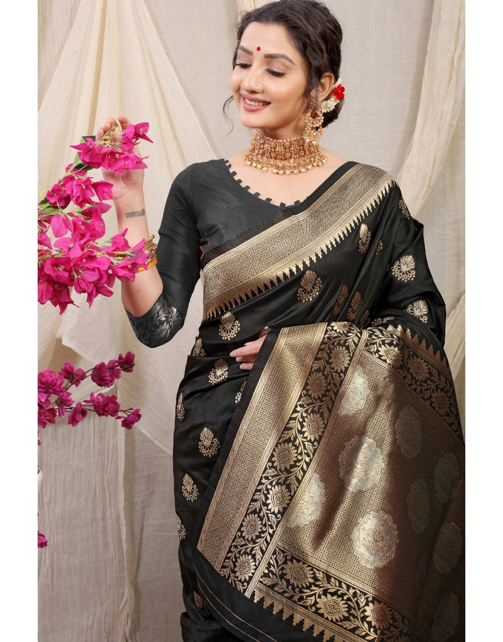 Black New Banarasi Silk Saree With Weaving Work