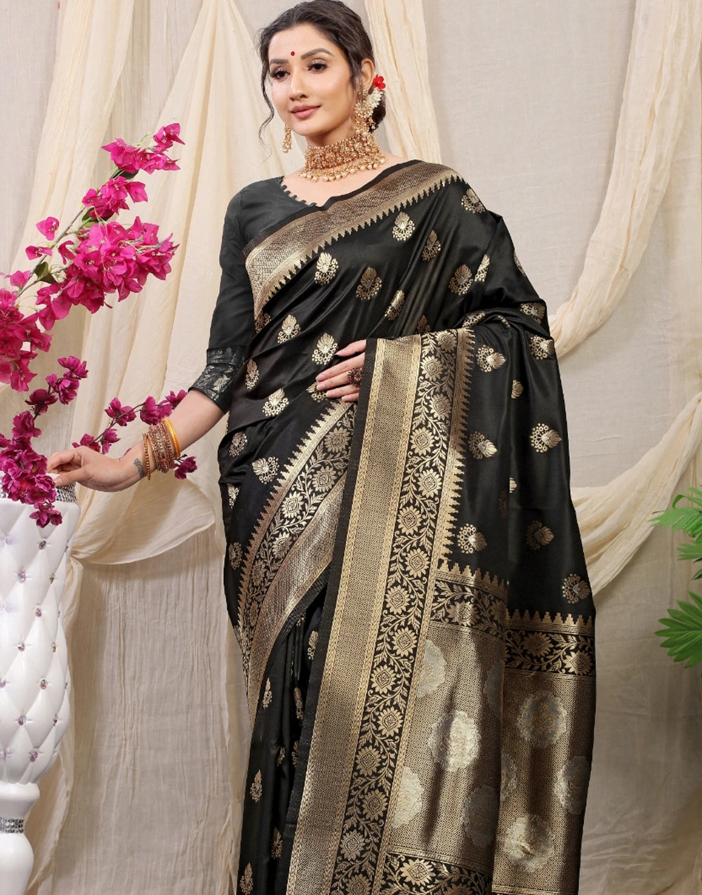 Black New Banarasi Silk Saree With Weaving Work