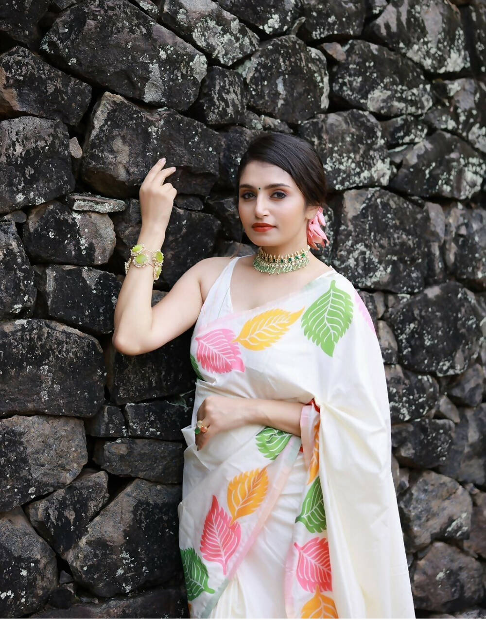 Latest Off White Silk Saree With Printed & Weaving Border