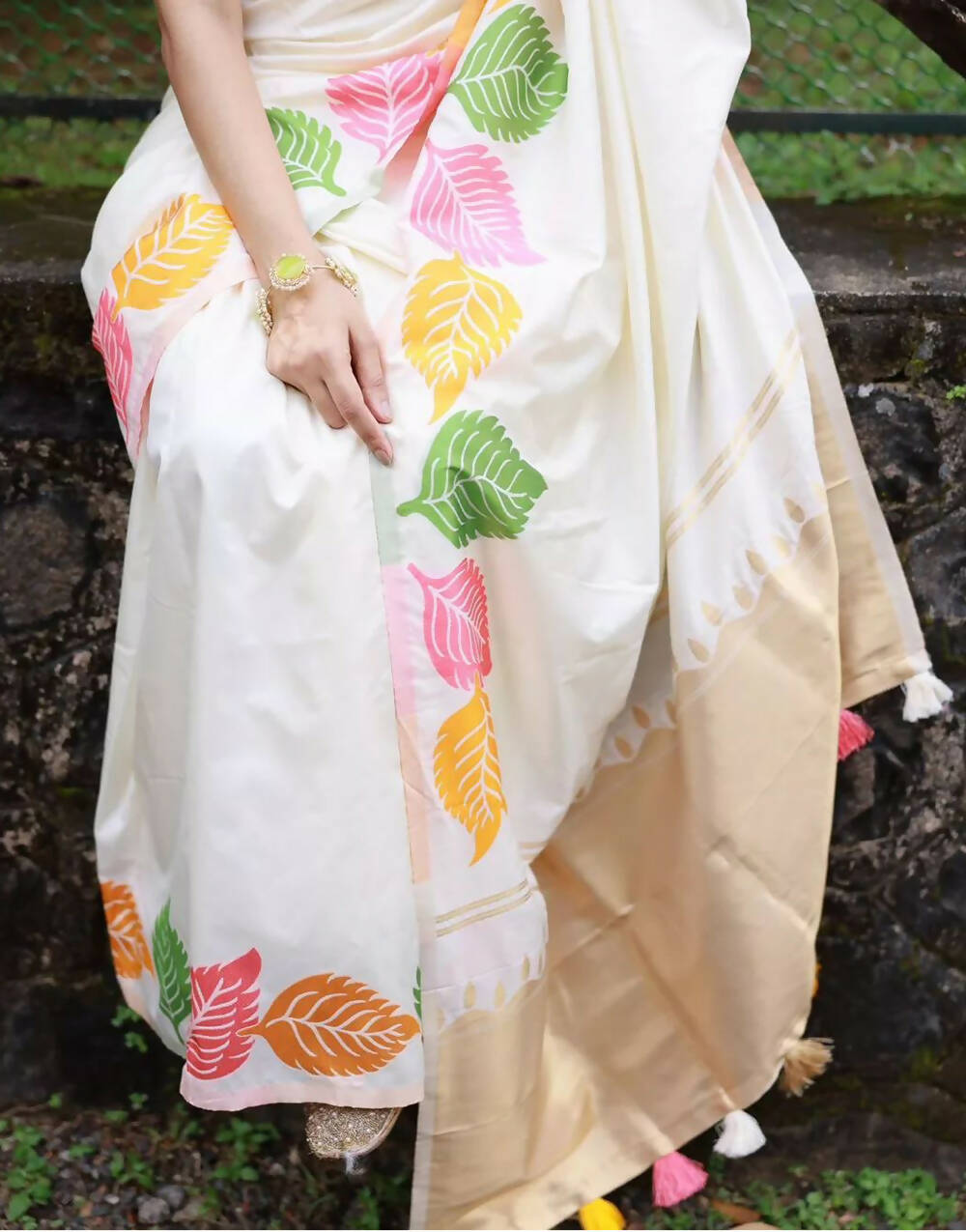 Latest Off White Silk Saree With Printed & Weaving Border