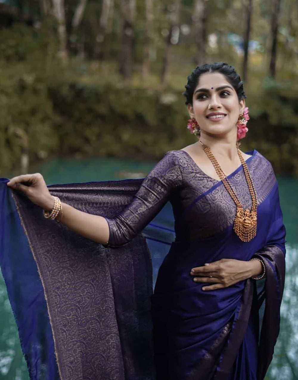Latest Navy Blue Soft Silk Saree With Beautiful Pallu