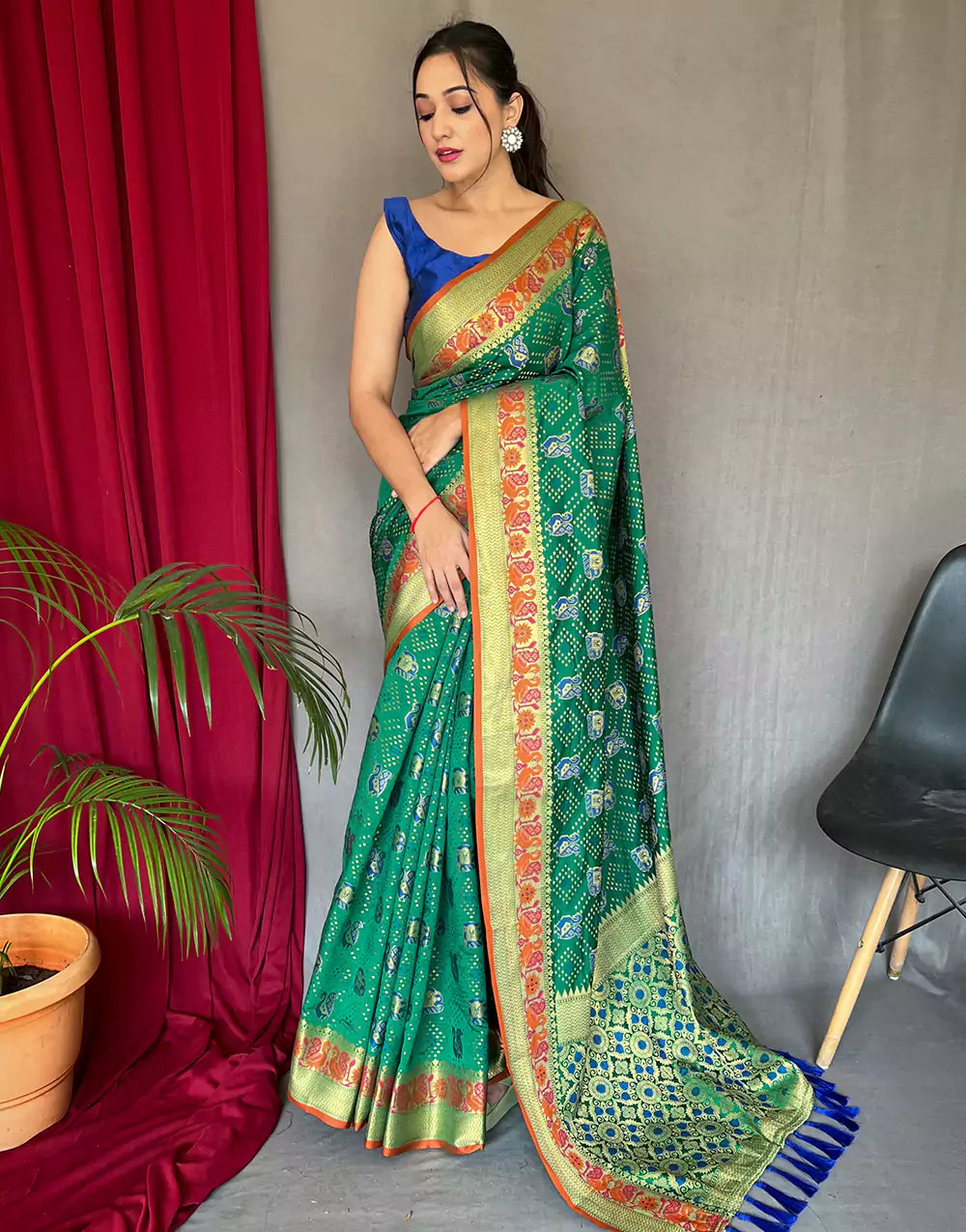 Green Pure Katchhi Patola Silk Saree With Meenakari Border