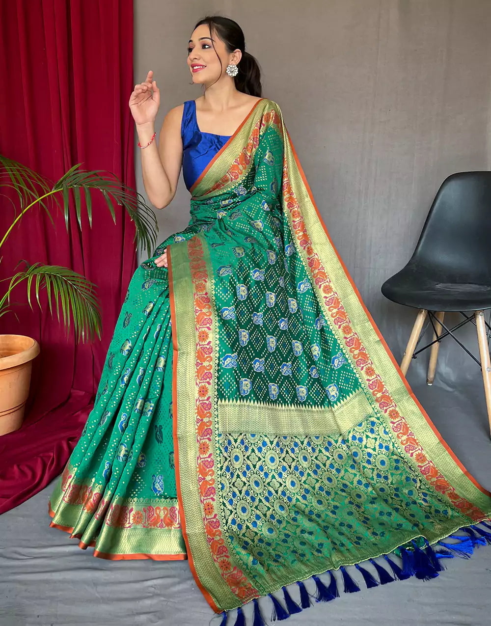 Green Pure Katchhi Patola Silk Saree With Meenakari Border