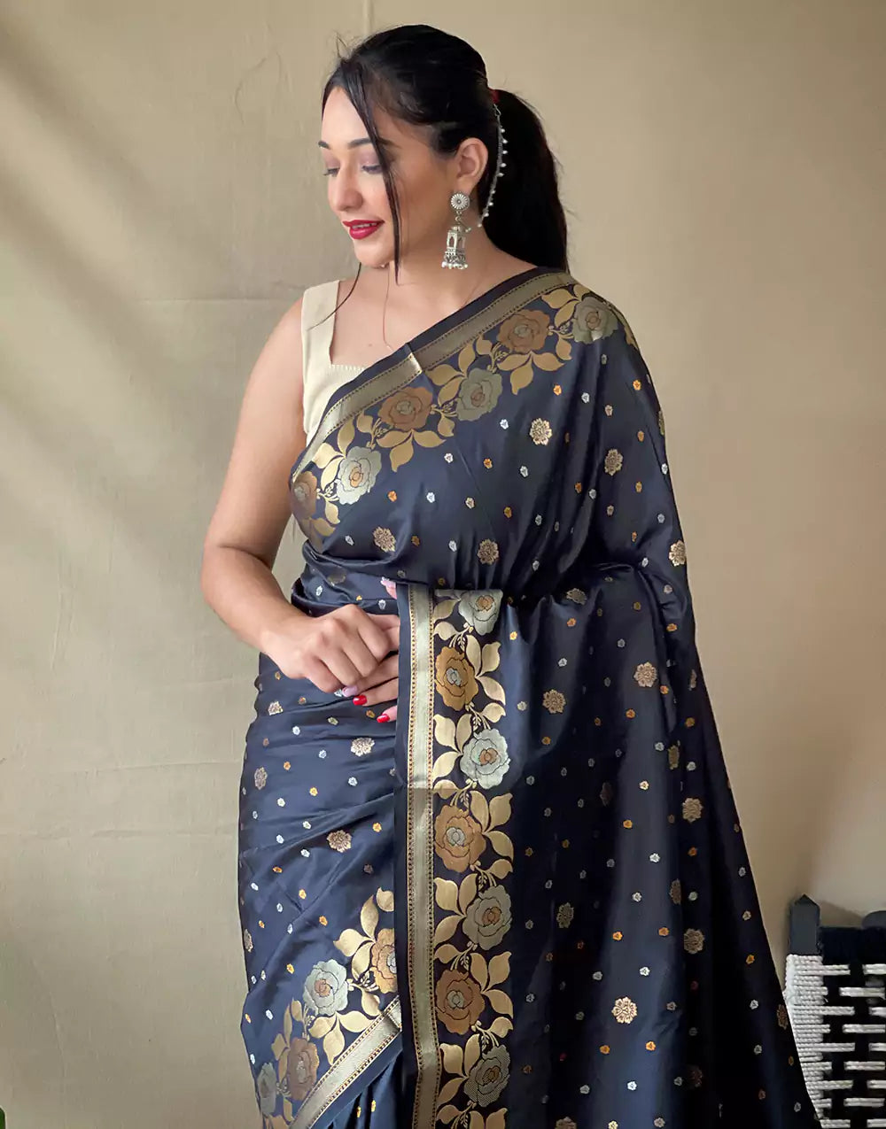 Grey Soft Silk Saree With Zari Weaving