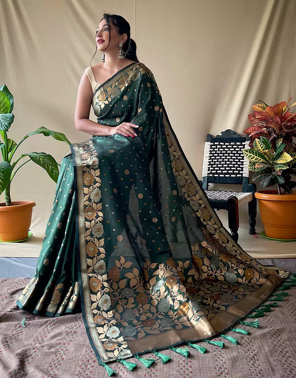 Green Soft Silk Saree with Zari Weaving