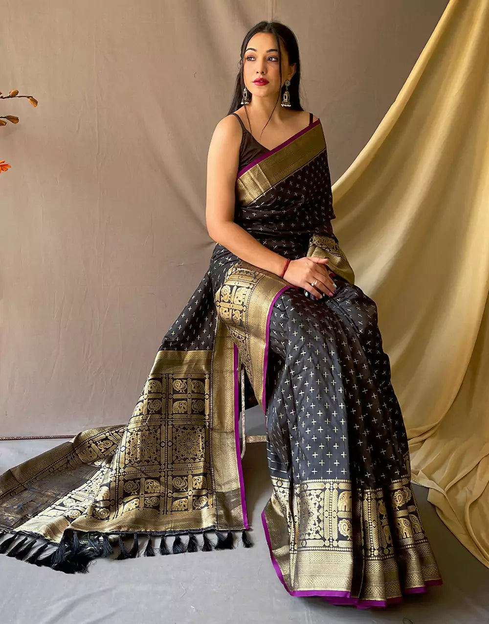 Black Soft Silk Saree With Zari Weaving