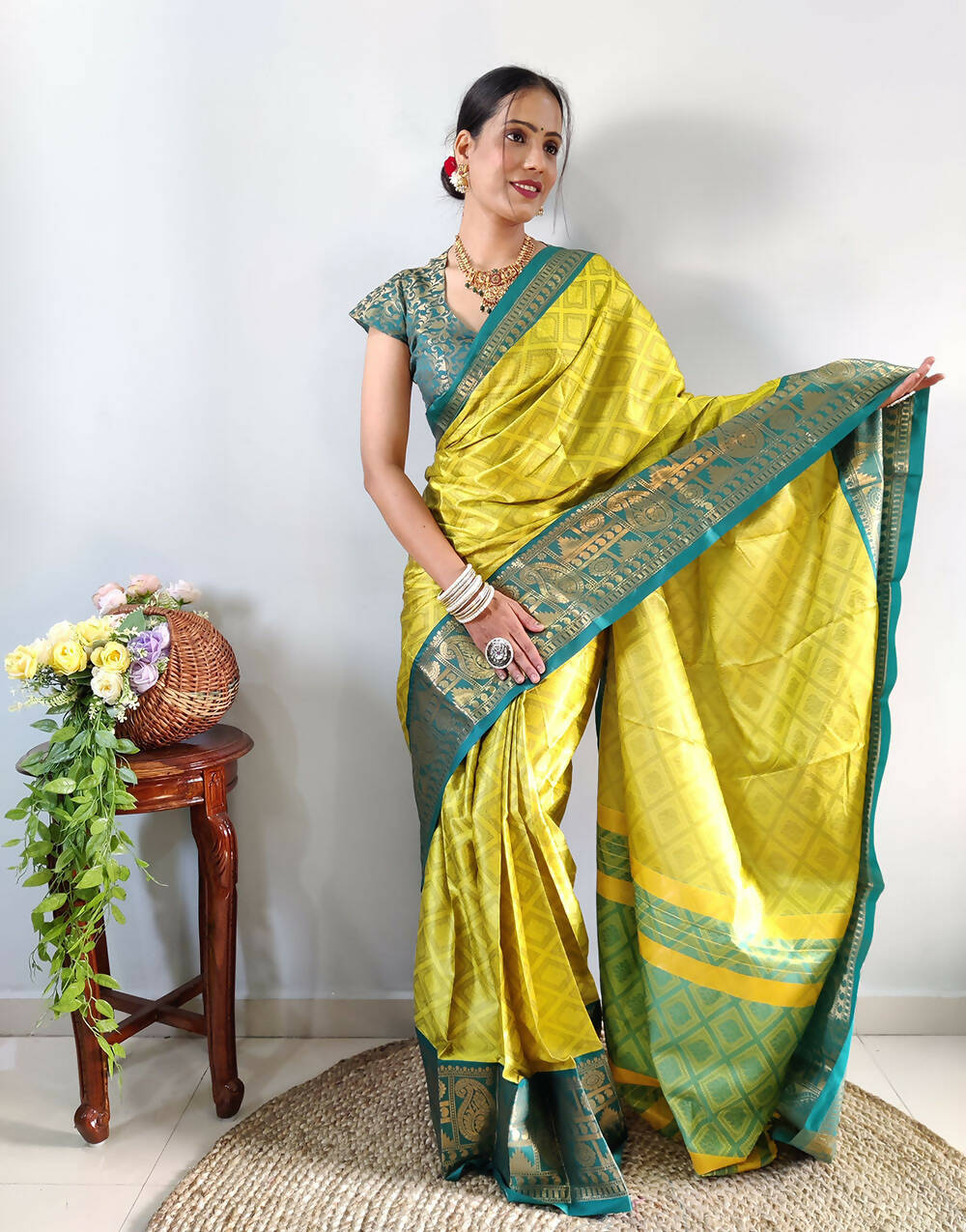 Buy Triveni Lemon Green Art Silk Woven Design Party Wear Saree Online at  Best Prices in India - JioMart.