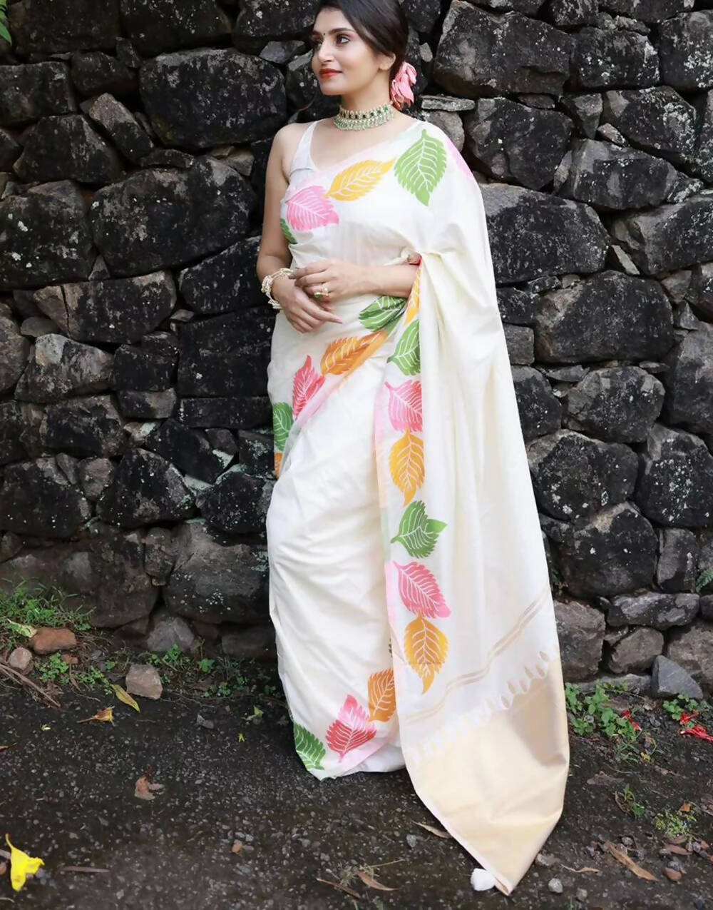 Latest Off White Silk Saree With Printed & Weaving Border