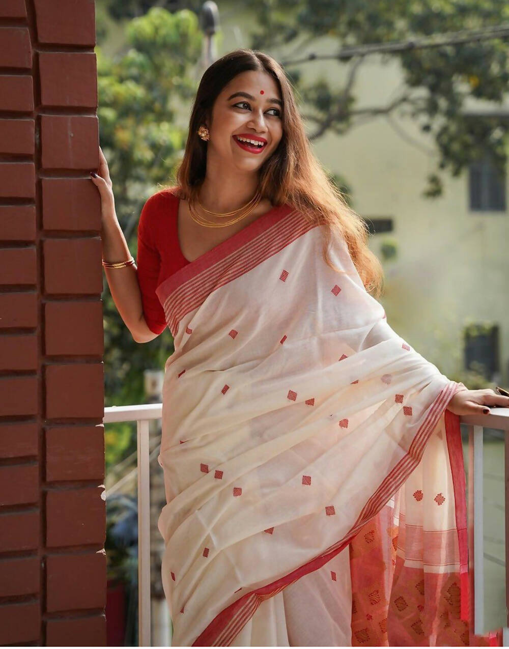 Durga Puja Special White & Red Linen Saree With Weaving Work